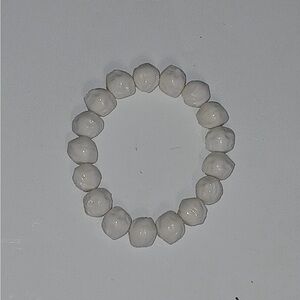 Elegant White Beaded Bracelet